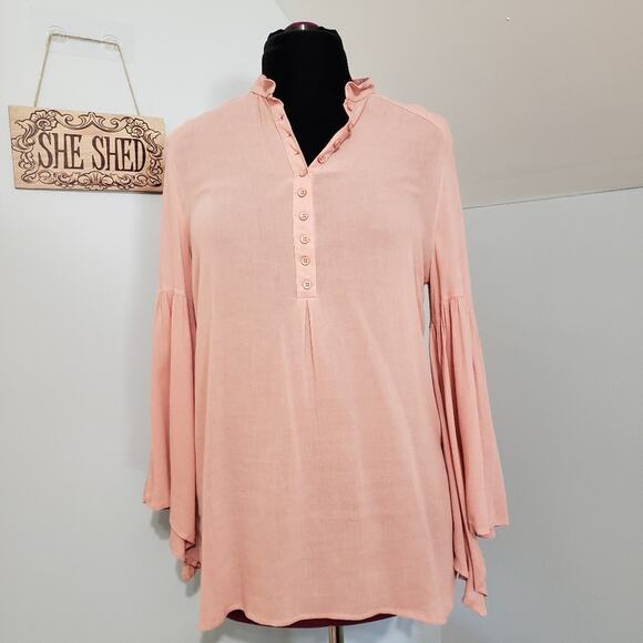 NWOT Davi & Dani Blush Pink Bell Sleeve Tunic  Henley Top Medium - Picture 1 of 12